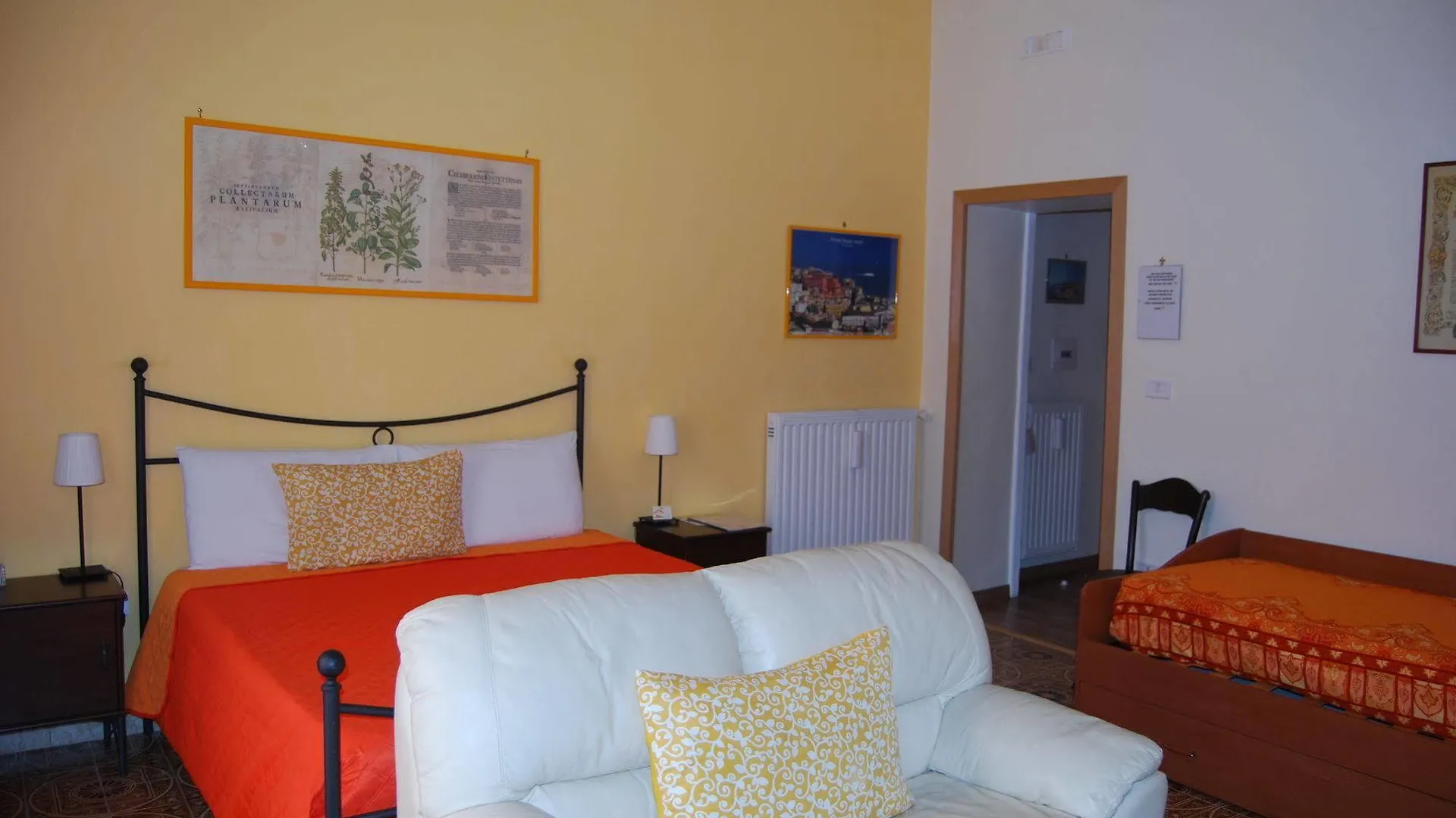 *** Bed & Breakfast Bed And Breakfast Casa Mariella Naples Italy