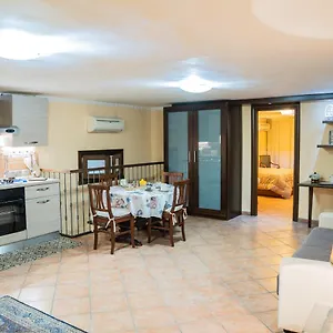 Domus Ugo Apartment