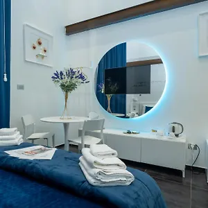 Skyhouse Chiaia Bed and breakfast